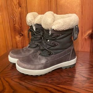 Size 7 New with tags alpine waterproof boots